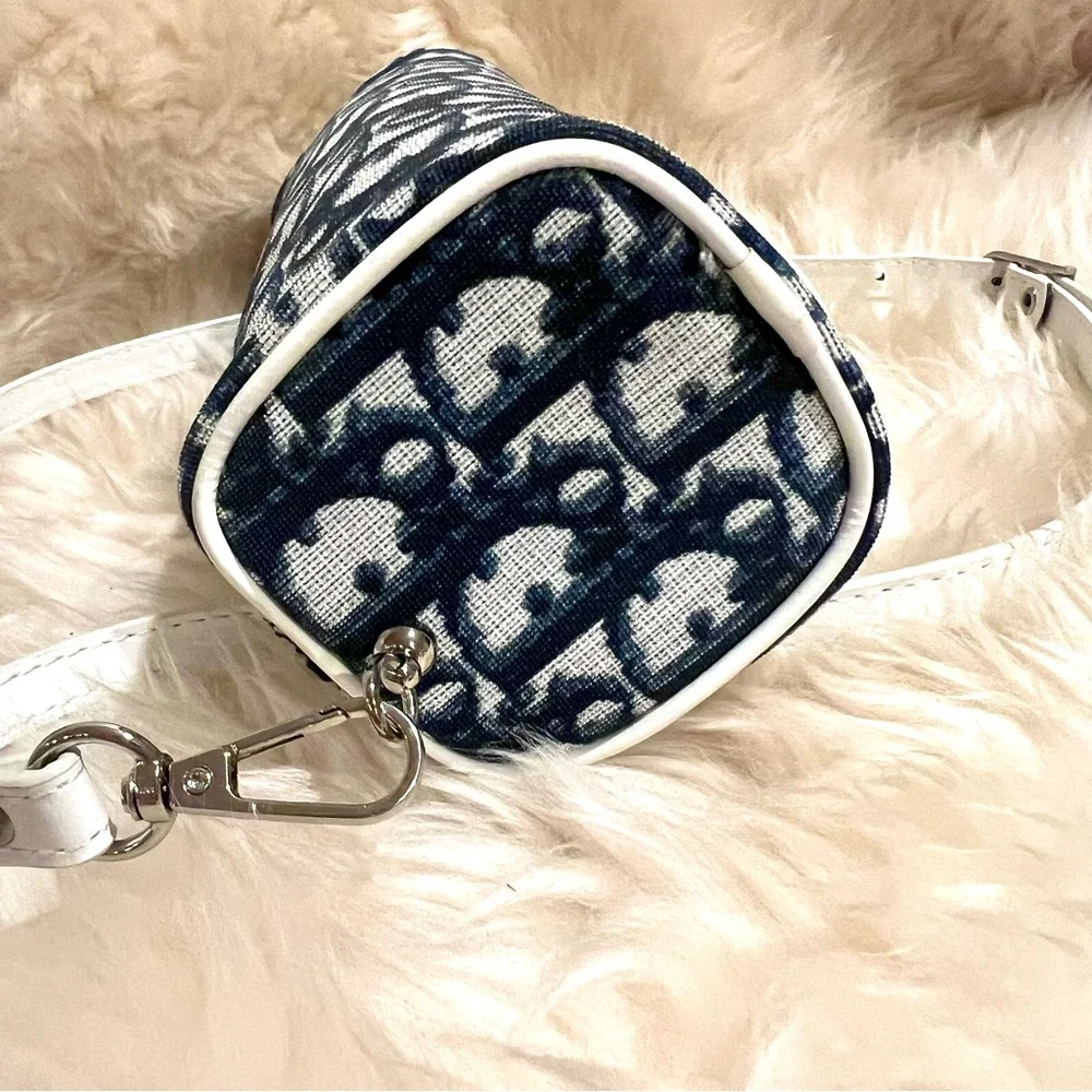 Christian Dior Crossbody Bag Monogram Cosmetic Pouch with Crossbody chain - Picture 12 of 14